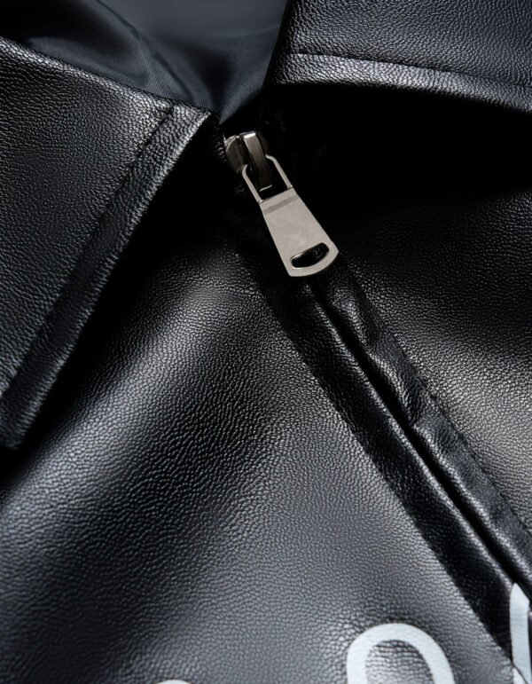 Veste Bomber Urbaine pour Homme – Imprimé Chicago Script avec Contour Contrasté