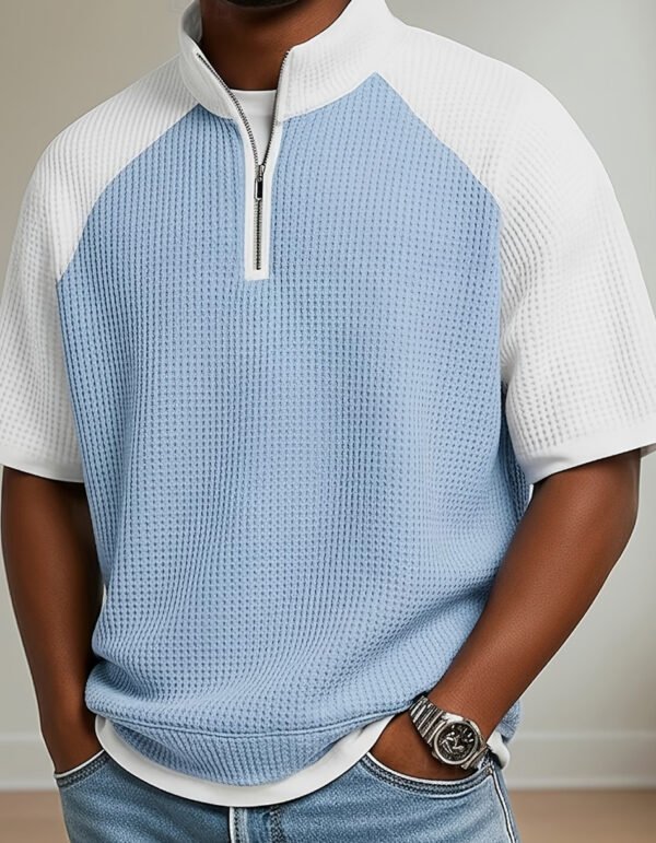 Polo d'Été pour Homme en Tricot Gaufré – Coupe Ample, Col Zippé Demi-Ouvert et Design Patchwork