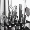 Ensemble Professionnel de Shaker à Cocktails avec Support – Kit de Barman Complet en Acier Inoxydable (Shaker, Jigger, Pilon, Passoire, Cuillère) pour Bar à Domicile et Restaurant