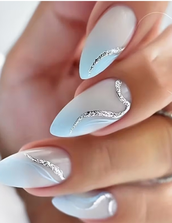 Faux Ongles Press-On Forme Amande de Longueur Moyenne – Kit de 24 Pièces Style Français Dégradé Bleu Frais d'Été avec Ligne Argentée