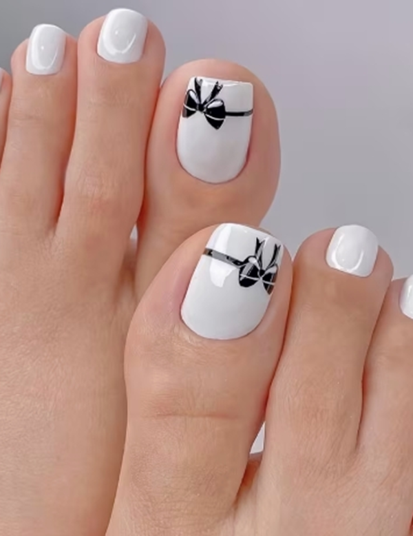 Faux Ongles d'Orteils Press-On Carrés Courts Noir et Blanc – Kit de 24 Pièces Style "Doux & Cool" avec Nœud Blanc et Finition Brillante