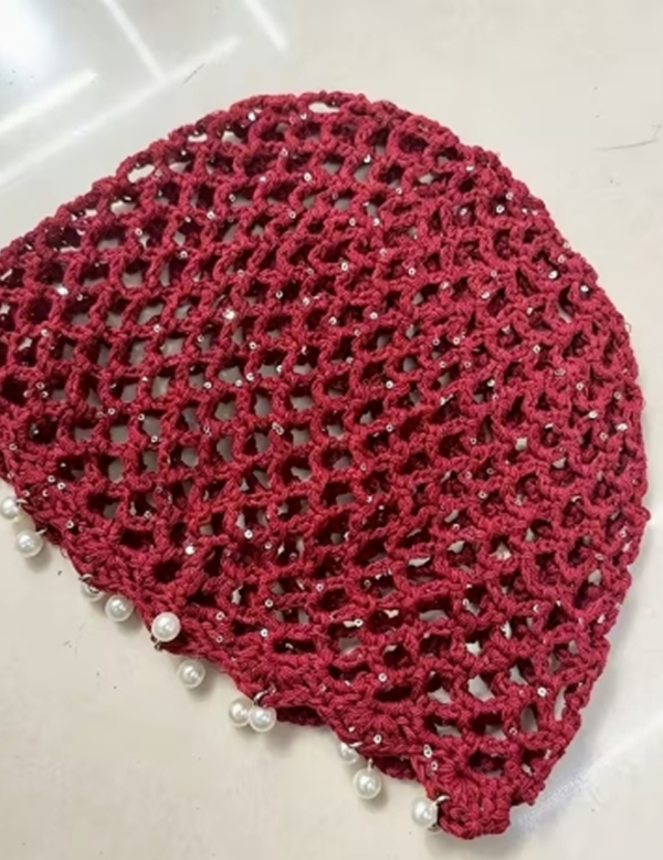 Bonnet Ample Ajouré à la Main pour Femme – Bonnet Léger Élastique et Sans Bord en Maille Tissée, Style Décontracté & Chic