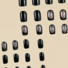 Faux Ongles Réutilisables Carrés de Longueur Moyenne – Kit de 24 Pièces à Motif Rayures Noires