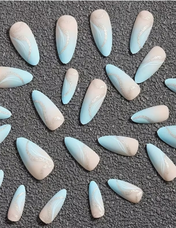 Faux Ongles Press-On Forme Amande de Longueur Moyenne – Kit de 24 Pièces Style Français Dégradé Bleu Frais d'Été avec Ligne Argentée