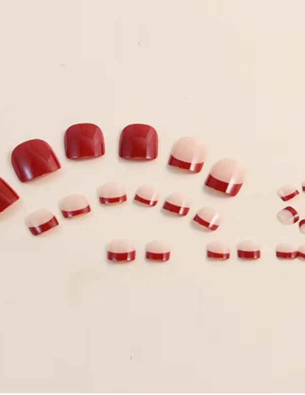 Faux Ongles d'Orteils Press-On Carrés Courts – Kit de 24 Pièces avec Bords Rouges et Motifs Géométriques Simples et Sophistiqués