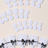 Faux Ongles d'Orteils Press-On Carrés Courts Noir et Blanc – Kit de 24 Pièces Style "Doux & Cool" avec Nœud Blanc et Finition Brillante