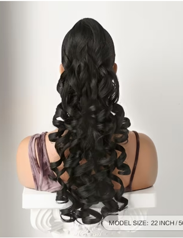 Extension de Cheveux Bouclés Volumineux 56 cm (55,88 cm) – Postiche en Fibre Synthétique Haute Qualité Résistante à la Chaleur, Couleur Noir Intense