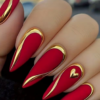 Faux Ongles Press-On Forme Amande Rouges Mats – Kit de 24 Pièces avec Accents Dorés et Cœur 3D pour la Saint-Valentin et Fêtes