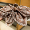 Grande Pince à Cheveux Crabe Couleur Café Style Bohème – Accessoire Cheveux pour Femme avec Motifs Fleur de Cajou, Papillon et Nœud