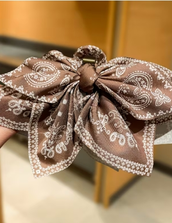 Grande Pince à Cheveux Crabe Couleur Café Style Bohème – Accessoire Cheveux pour Femme avec Motifs Fleur de Cajou, Papillon et Nœud