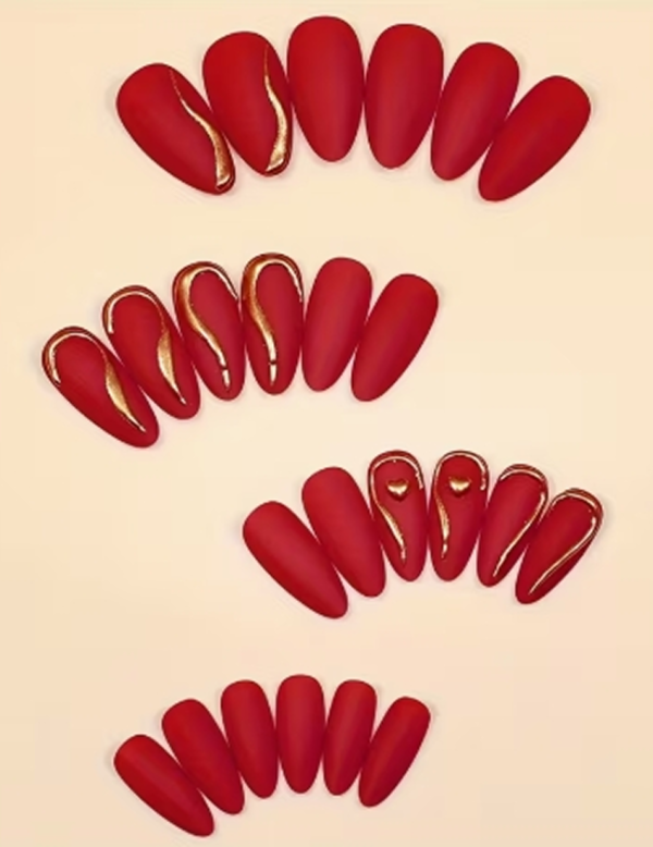Faux Ongles Press-On Forme Amande Rouges Mats – Kit de 24 Pièces avec Accents Dorés et Cœur 3D pour la Saint-Valentin et Fêtes