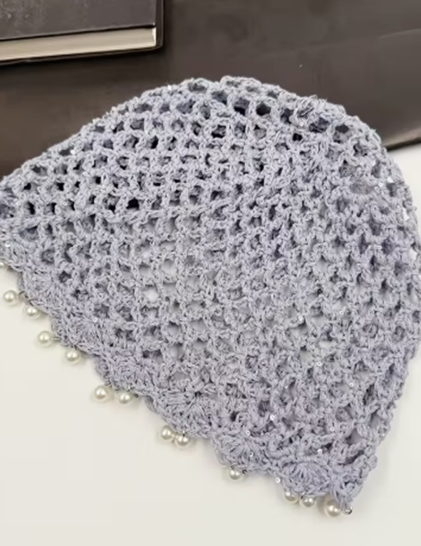 Bonnet Ample Ajouré à la Main pour Femme – Bonnet Léger Élastique et Sans Bord en Maille Tissée, Style Décontracté & Chic