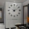 Horloge Murale Luminescente en Acrylique "Glowtick" – Chiffres Romains Vintage,