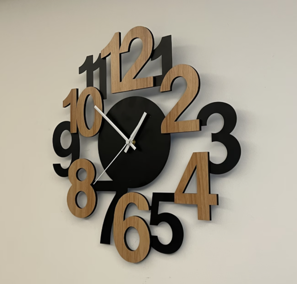Horloge Murale Silhouette Asymétrique