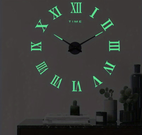 Horloge Murale Luminescente en Acrylique "Glowtick" – Chiffres Romains Vintage,
