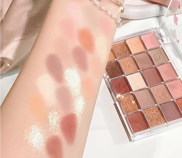 Palette de Fards à Paupières 20 Teintes – Tons Roses, Beiges et Terre avec Finis Mats et Nacrés