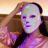 Masque Facial et Cou LED 7 Couleurs – Appareil de Beauté Haute Technologie 7 en 1 aux 60 Perles LED