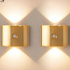 Lot de 2/4 Appliques Murales LED à Détecteur de Mouvement Double Tête – Veilleuse Intelligente à Capteur Magnétique Extérieur/Intérieur – Lampe Sans Fil sur Batterie avec Luminosité & Température de Couleur Ajustables pour Couloir, Escalier & Chambre