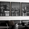 Ensemble de 3 Tableaux sur Canevas Encadrés et Tendus – Décoration Murale Paysage Urbain de New York & Pont de Brooklyn en Noir et Blanc, Art de Voyage Moderne pour Salon, Chambre et Bureau