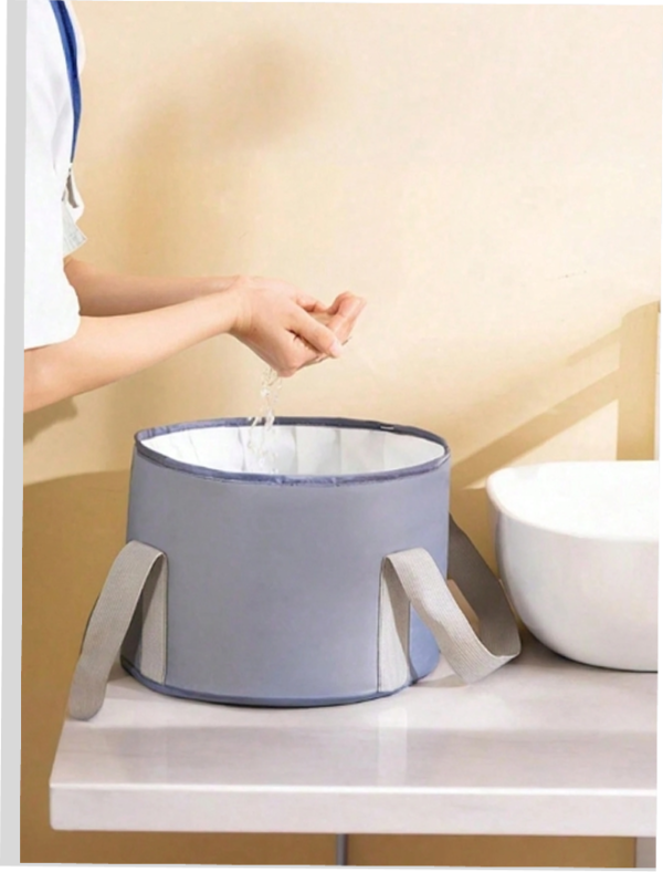 Rectangle 1035 (65) Bassin de bain de pied portable et isolé, convient pour le spa à domicile. Bassin de bain de pied pliable pratique pour le trempage des pieds, livré avec un sac de rangement portable, convient pour les voyages, le camping, les activités de plein air, les magasins et plus d'occasions, choix idéal pour les voyages d'affaires, les sports et les activités de plein air. Le produit présente un design de bassin peu profond, le niveau d'eau n'atteint que le mollet, principalement utilisé pour un trempage pratique des pieds, le design de bassin peu profond est plus facile à utiliser.