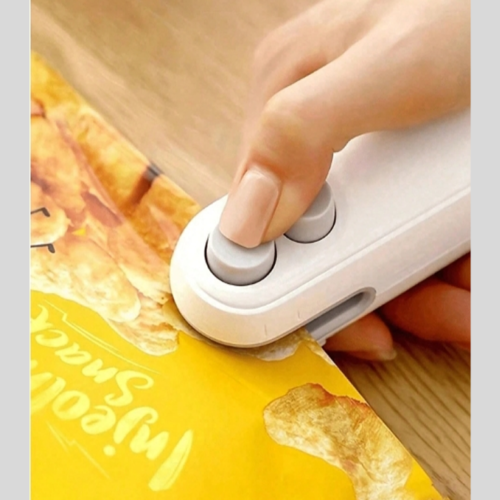 Rectangle 13 (59) Mini Scelleur et Coupeur de Sacs 2-en-1 Rechargeable USB – Scelleuse Thermique Portable Compacte pour Sachets de Chips, Collations & Plastique – Appareil de Conservation Alimentaire Handheld