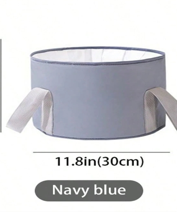 Rectangle 27 (79) Bassin de bain de pied portable et isolé, convient pour le spa à domicile. Bassin de bain de pied pliable pratique pour le trempage des pieds, livré avec un sac de rangement portable, convient pour les voyages, le camping, les activités de plein air, les magasins et plus d'occasions, choix idéal pour les voyages d'affaires, les sports et les activités de plein air. Le produit présente un design de bassin peu profond, le niveau d'eau n'atteint que le mollet, principalement utilisé pour un trempage pratique des pieds, le design de bassin peu profond est plus facile à utiliser.